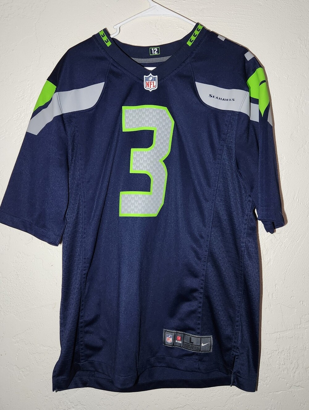 HOLD TRADE NFL Nike Mens Size Large Russell Wilson #3 Seattle Seahawks On Field